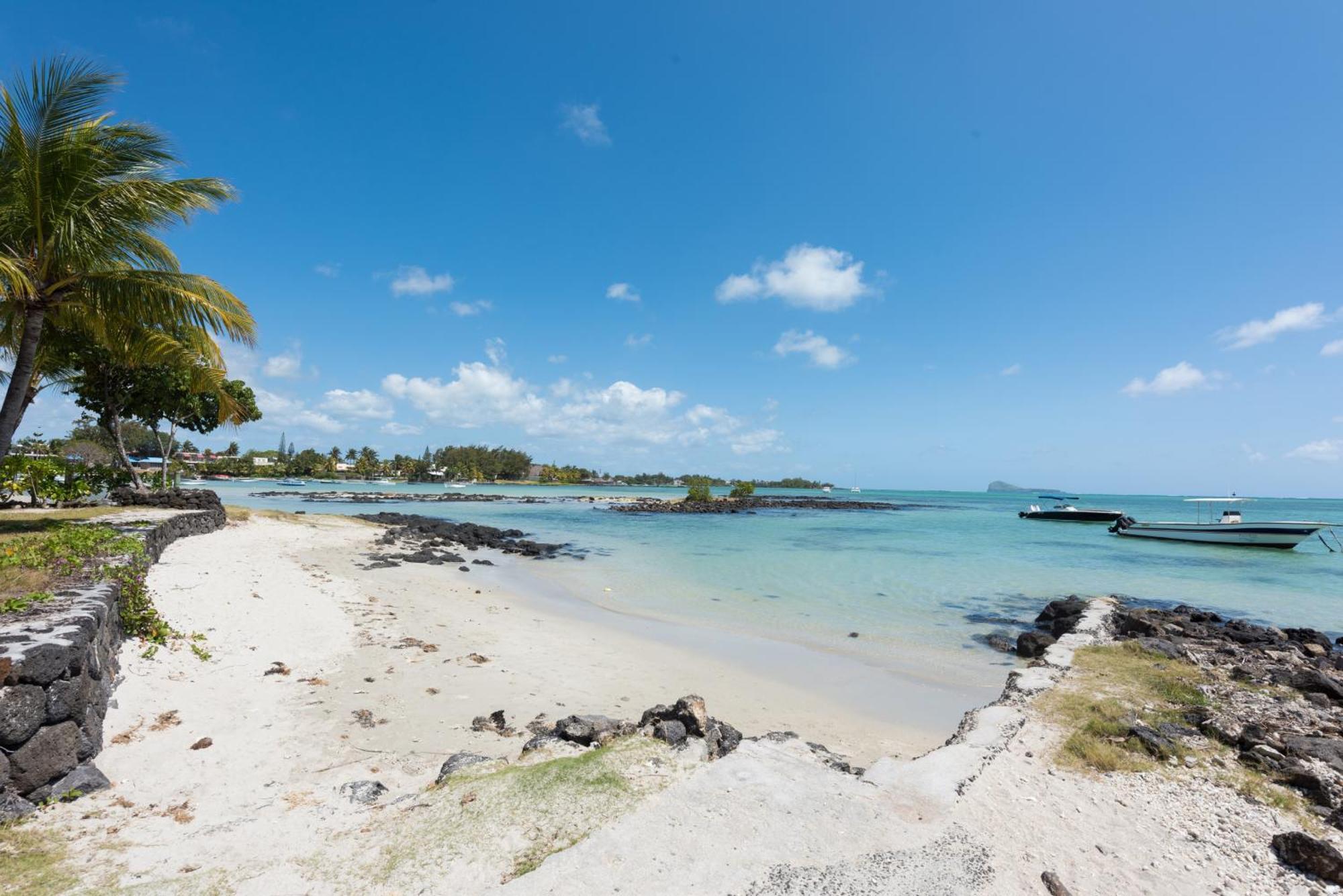 Quaint Beach Villa In A Fishing Village グラン・ゴーブ エクステリア 写真