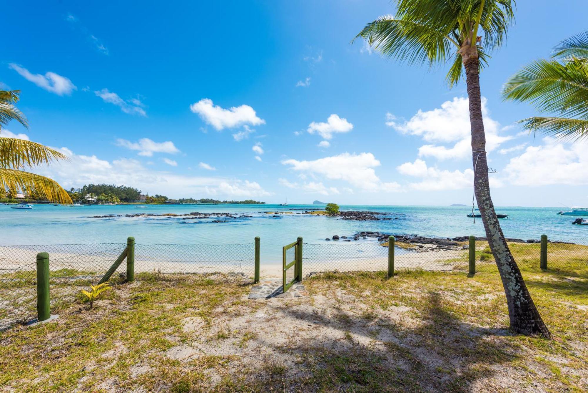 Quaint Beach Villa In A Fishing Village グラン・ゴーブ エクステリア 写真